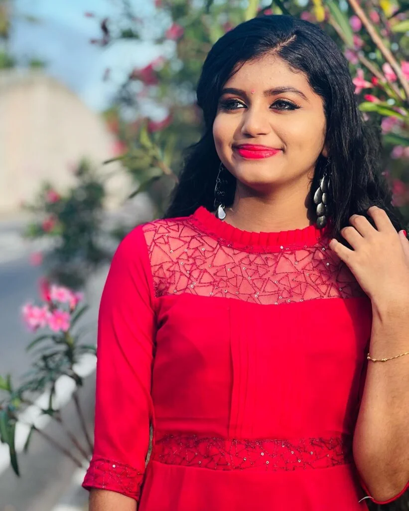 Nivedya R Sankar: Check Out the Wiki, Age, Biography, Family, YouTube, and 25+ Beautiful Photos 10
