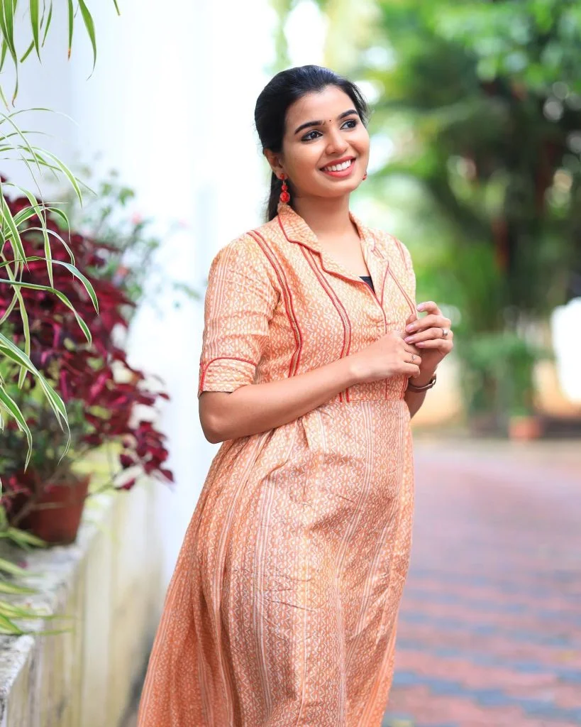 Parvathy Babu: Check Out the Wiki, Age, Biography, Family, and 24+ Beautiful Photos 21