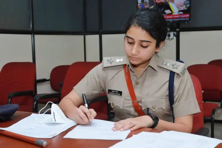 Read more about the article Aishwarya Dongre IPS: The IPS Officer Who cracked the UPSC in Her First Attempt, Wiki, Biography, Profile, and family
